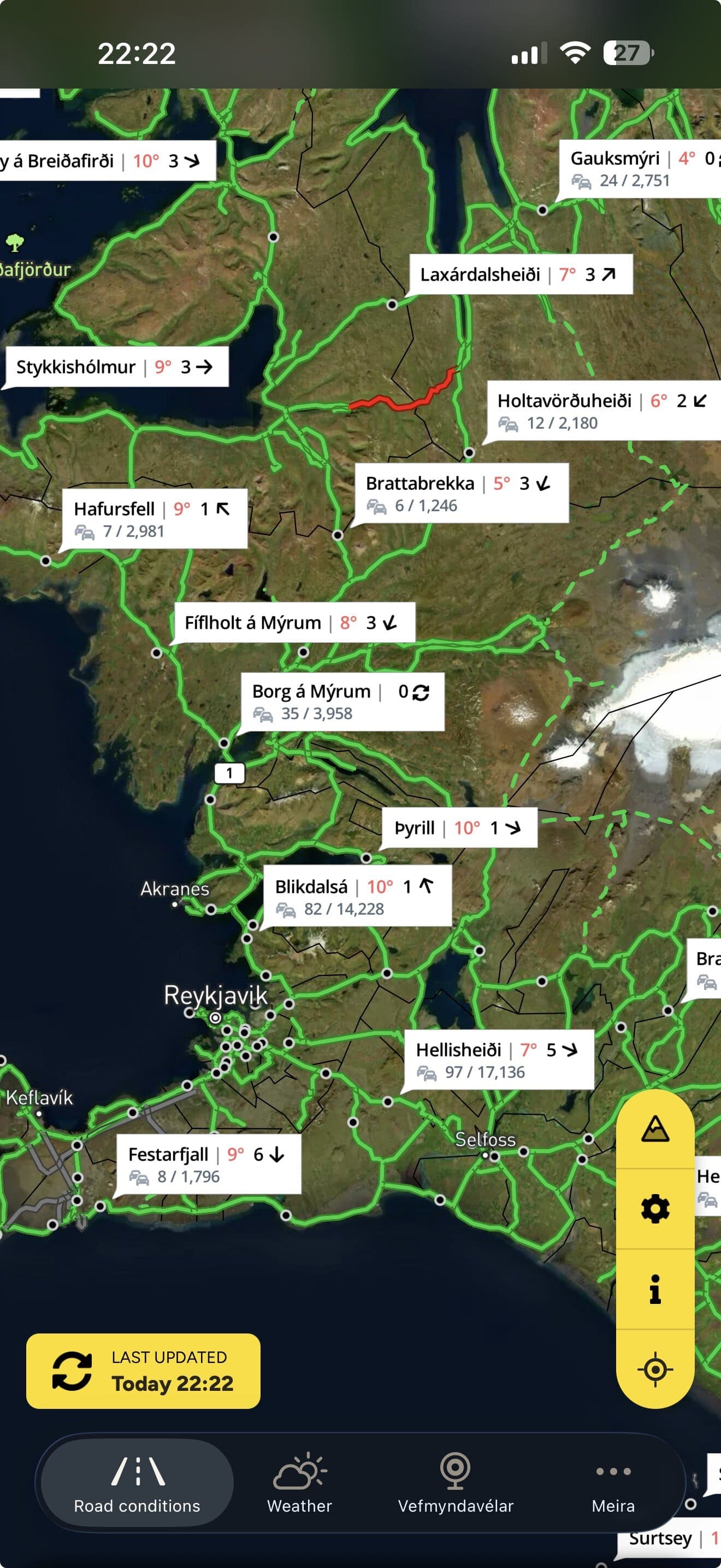 The road conditions map in the Iceland Road Conditions app, with roads colour-coded by condition.